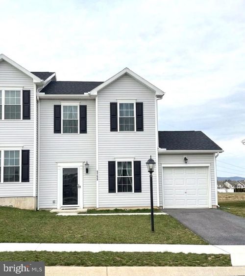 3755 Castle Dr, DOVER, PA, 17315-4215 | Card Image