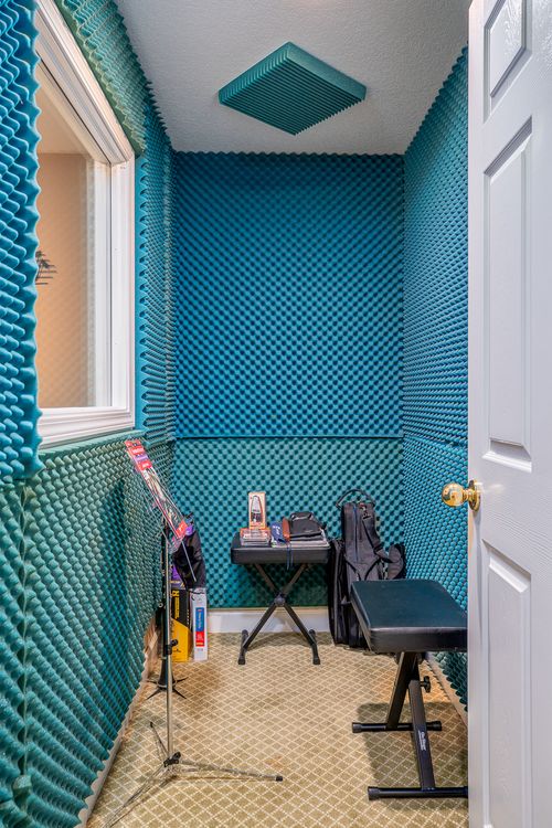 3755 E 61st Blvd, Davenport, IA, 52807-2945 | Card Image