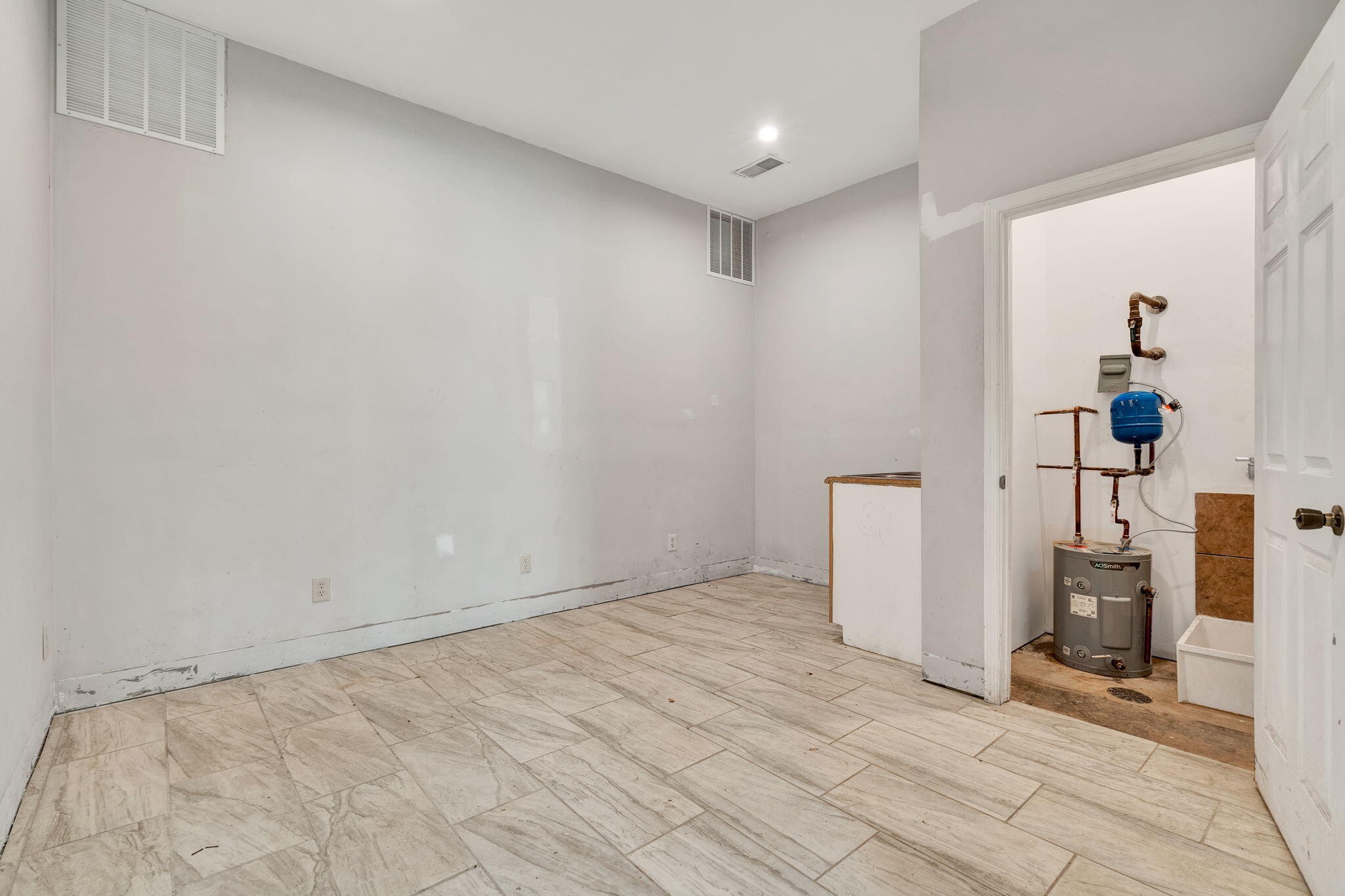 Commercial Sale in Athens 4