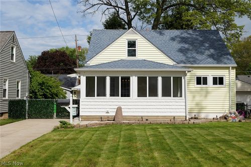 241 Inwood Blvd, Avon Lake, OH, 44012-1514 | Card Image