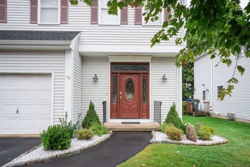 39 Pepper Bush Ln, Newington, CT, 06111-4242 | Card Image