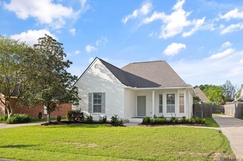 18482 Lake Iris Ave, Baton Rouge, LA, 70817-7581 | Card Image