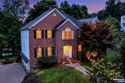 2 Concord Ct, Mahwah, NJ, 07430-1419 | Card Image