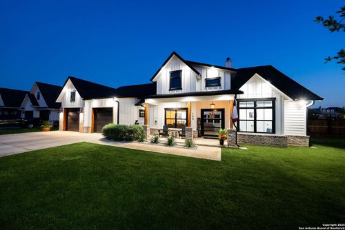 100 Magnolia Cir E, La Vernia, TX, 78121-0078 | Card Image