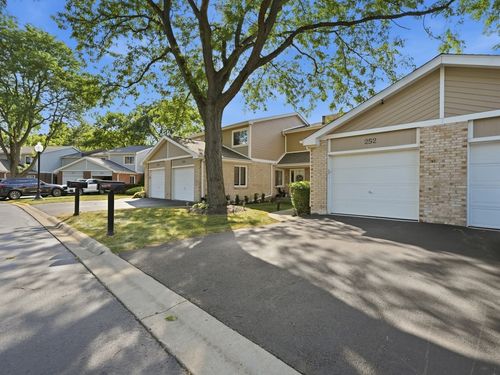 252 Golfview Ter, Palatine, IL, 60067-2464 | Card Image