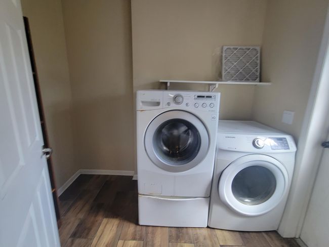 Laundry Room off the Kitchen | Image 17