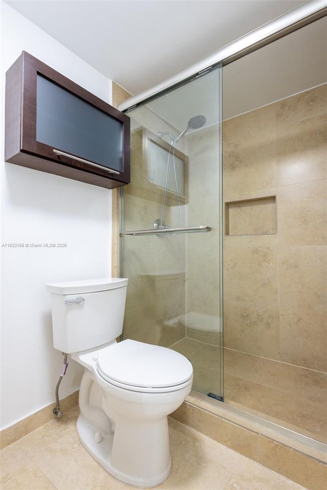 APT-101 - 50 Ocean Lane Dr, Condo with 3 bedrooms, 2 bathrooms and null parking in Key Biscayne FL | Image 44