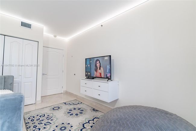 APT-508 - 17555 Atlantic Blvd, Condo with 3 bedrooms, 2 bathrooms and null parking in Sunny Isles Beach FL | Image 25