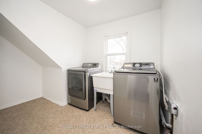 137 Allenby Ave, House other with 3 bedrooms, 3 bathrooms and 7 parking in Hamilton ON | Image 16