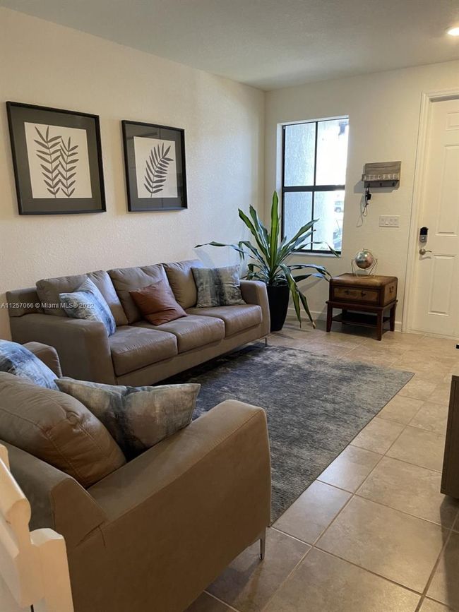 0 - 3409 W 104th Ter, Condo with 4 bedrooms, 3 bathrooms and null parking in Hialeah FL | Image 7