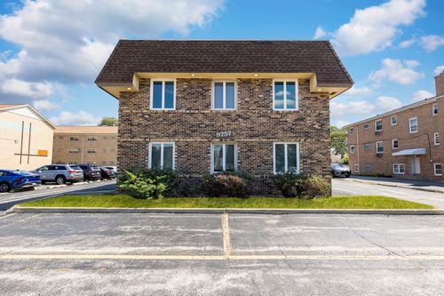 9757 Kedzie Ave, Evergreen Park, IL, 60805-3108 | Card Image