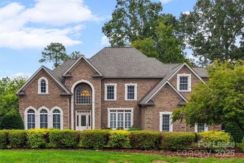 334 Stone Cliff Ln, Lake Wylie, SC, 29710-6082 | Card Image