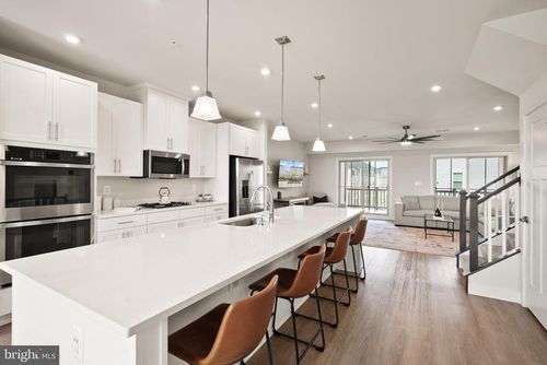 24252 Thurso Sq, STERLING, VA, 20166-2778 | Card Image