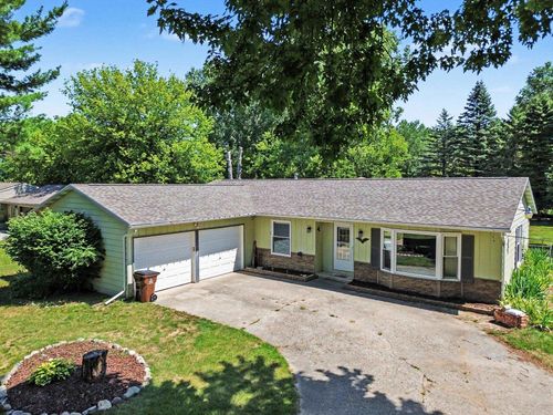 3831 Greenacres Dr, Mount Pleasant, MI, 48858-9593 | Card Image