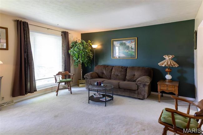 14 Dee St, House other with 3 bedrooms, 2 bathrooms and 2 parking in Moro IL | Image 4