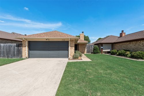 1724 Mimosa Ln, Euless, TX, 76039-2155 | Card Image