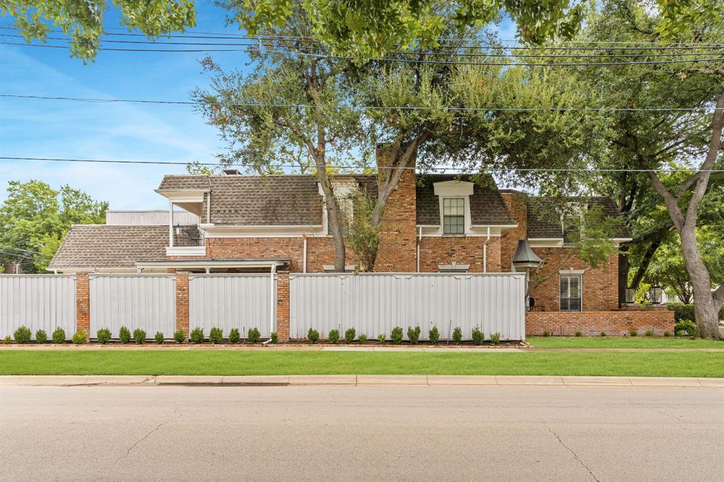 San Carlos St, Dallas, TX 75205