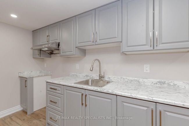 39 Seaborn Rd, House attached with 5 bedrooms, 2 bathrooms and 4 parking in Brampton ON | Image 23