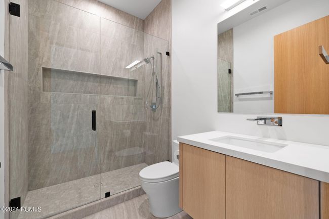 Ensuite bathroom bedroom six lower level | Image 62