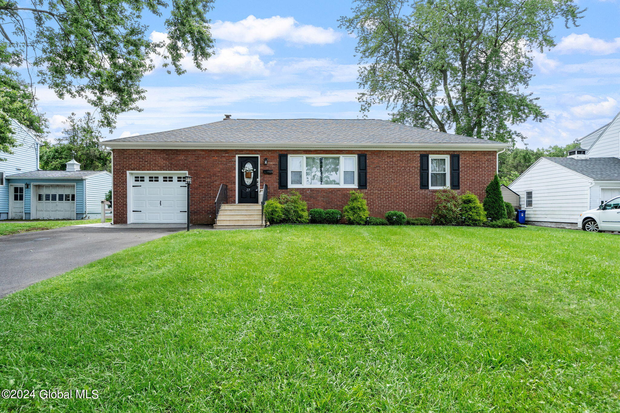 Forest Dr, Albany, NY 12205