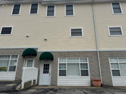 108 Legends Ln, Marblehead, OH, 43440-3066 | Card Image