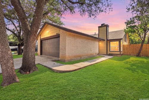 8012 Laurel Bnd, San Antonio, TX, 78250-2816 | Card Image