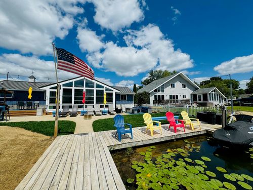 21557 Lake St, Cassopolis, MI, 49031-9321 | Card Image