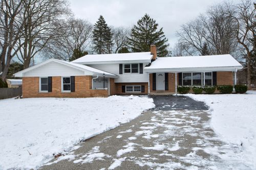 2261 W Kenboern Dr, GLENDALE, WI, 53209-1829 | Card Image