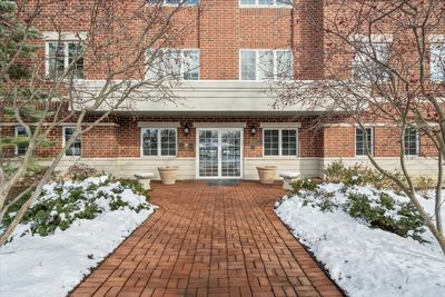 301 - 5329 Main Street, Condo with 2 bedrooms, 2 bathrooms and 1 parking in Downers Grove IL | Image 2