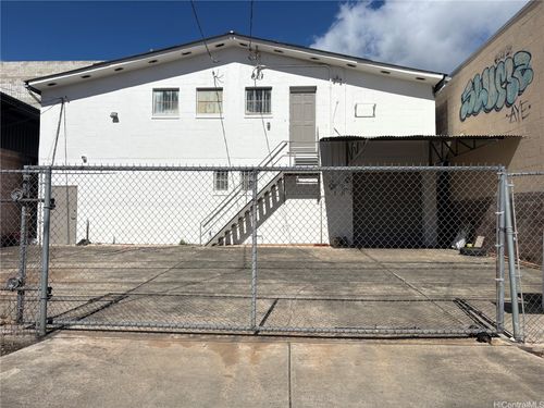 1626 Silva St, Honolulu, HI, 96819-3946 | Card Image