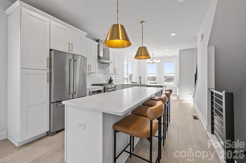 1925 Dunavant St, Charlotte, NC, 28203-4078 | Card Image