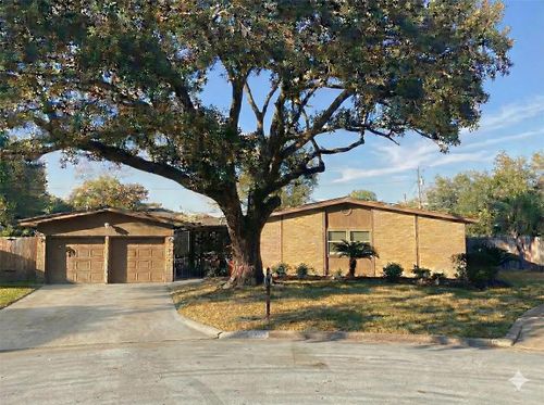 915 Merriman Ct, Friendswood, TX, 77546-2104 | Card Image