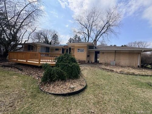 421 Nesbit Ln, Rochester Hills, MI, 48309-2179 | Card Image