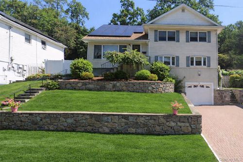 26 Dexter Rd, Yonkers, NY, 10710-2813 | Card Image