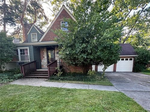 6862 York Rd, Parma Heights, OH, 44130-4527 | Card Image