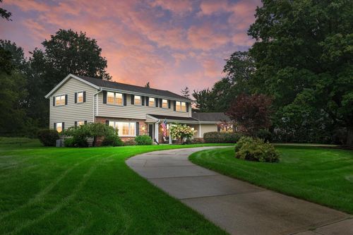 16040 Siesta Lane, BROOKFIELD, WI, 53005 | Card Image