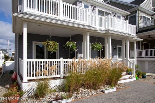 556 Pike Ave, Manasquan, NJ, 08736-3921 | Card Image