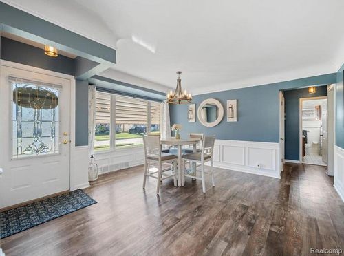 6567 Sterling Ct, Garden City, MI, 48135-2547 | Card Image