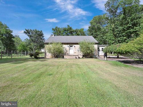 4 Ash Ln, OLEY, PA, 19547-8647 | Card Image