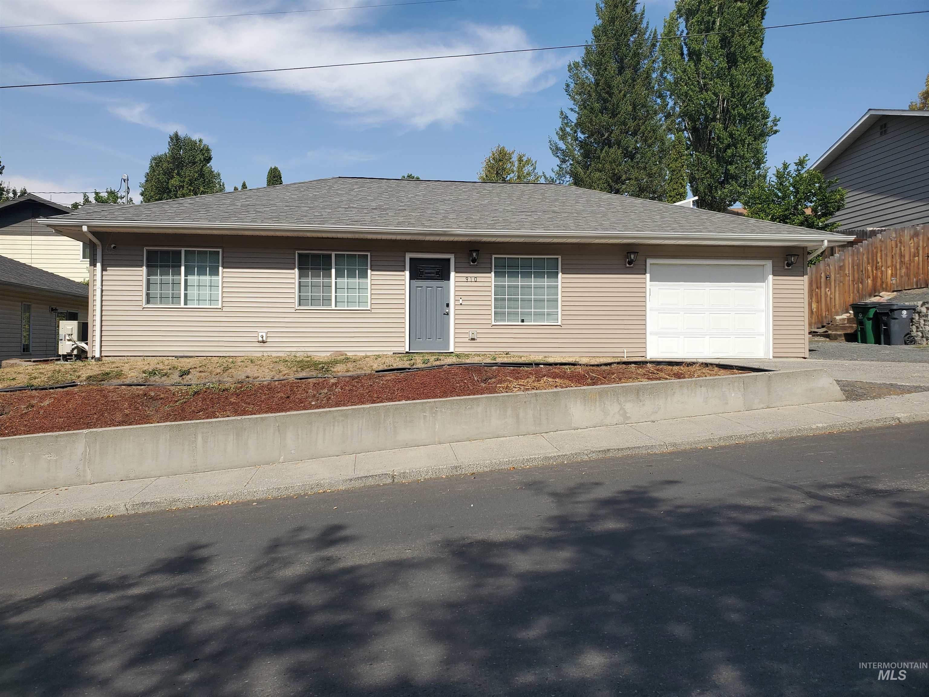 F St, Moscow, ID 83843