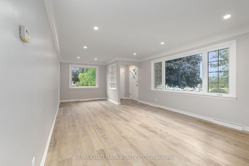 upper-201 High St, Whitby, ON, L1N5H5 | Card Image