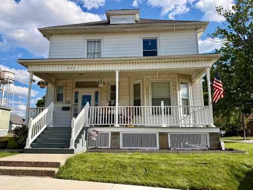 222 W Main St, Clinton, IL, 61727-1614 | Card Image