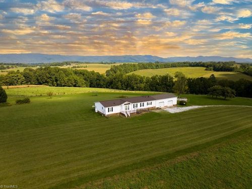 172 Hayden Rd, Claudville, VA, 24076-3481 | Card Image