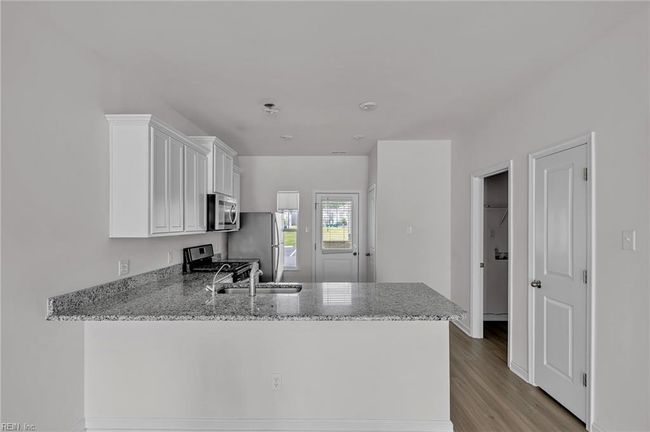 2011 Chartwell Dr, House attached with 3 bedrooms, 3 bathrooms and null parking in Newport News VA | Image 11