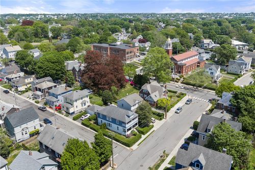 2 Bedlow Ave, Newport, RI, 02840-1450 | Card Image