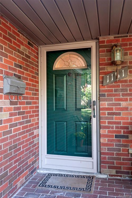 1151 Fairholme Rd, Grosse Pointe Woods, MI, 48236-2350 | Card Image