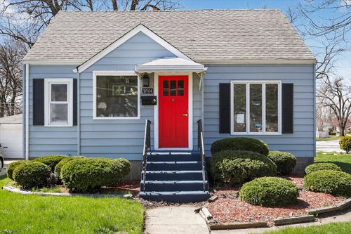 18504 Wentworth Ave, Lansing, IL, 60438-3325 | Card Image