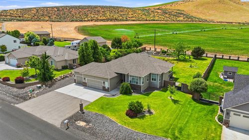 10308 S Grandview Ln, Kennewick, WA, 99338-7610 | Card Image