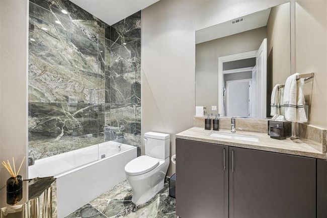 1003 - 2360 Rice Blvd, Condo with 2 bedrooms, 3 bathrooms and 3 parking in Houston TX | Image 18