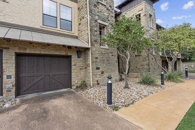 302 - 6712 Lantern View Drive, Condo with 3 bedrooms, 2 bathrooms and 1 parking in Jonestown TX | Image 2